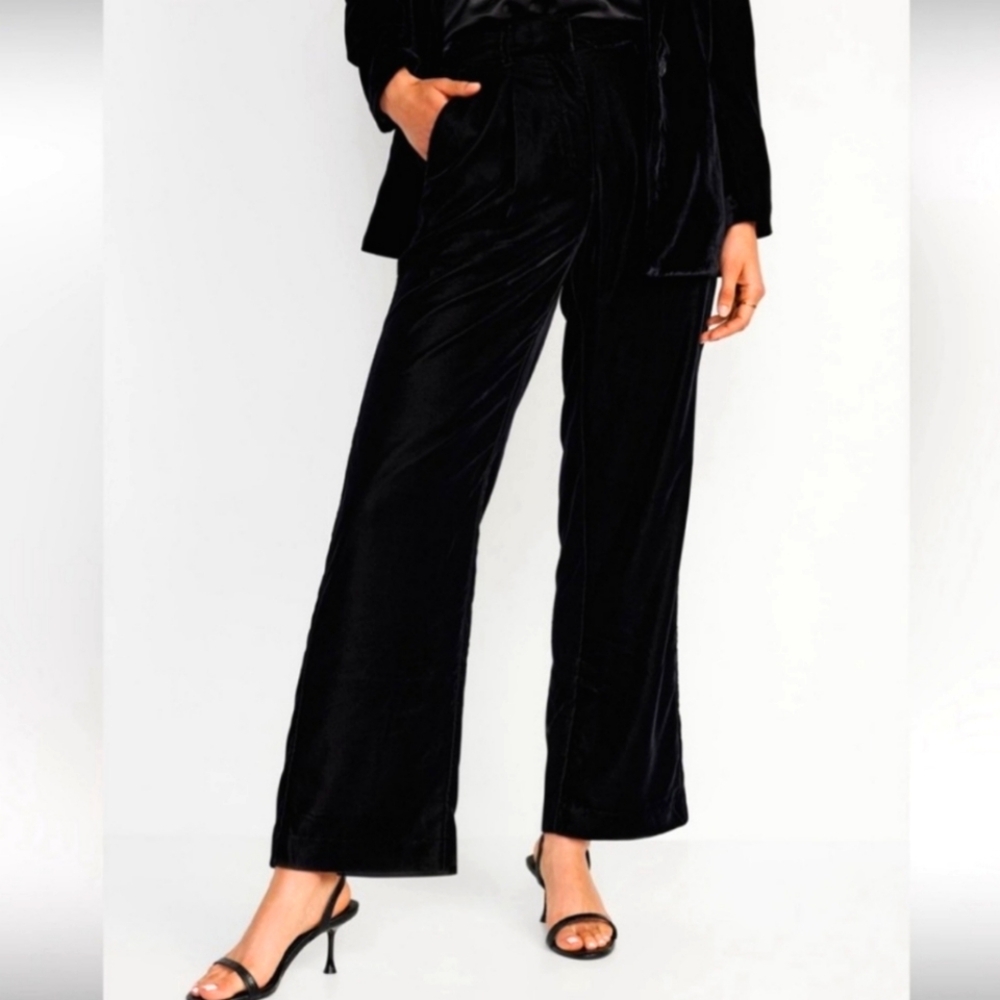 Old Navy black velvet taylor wide leg trouser